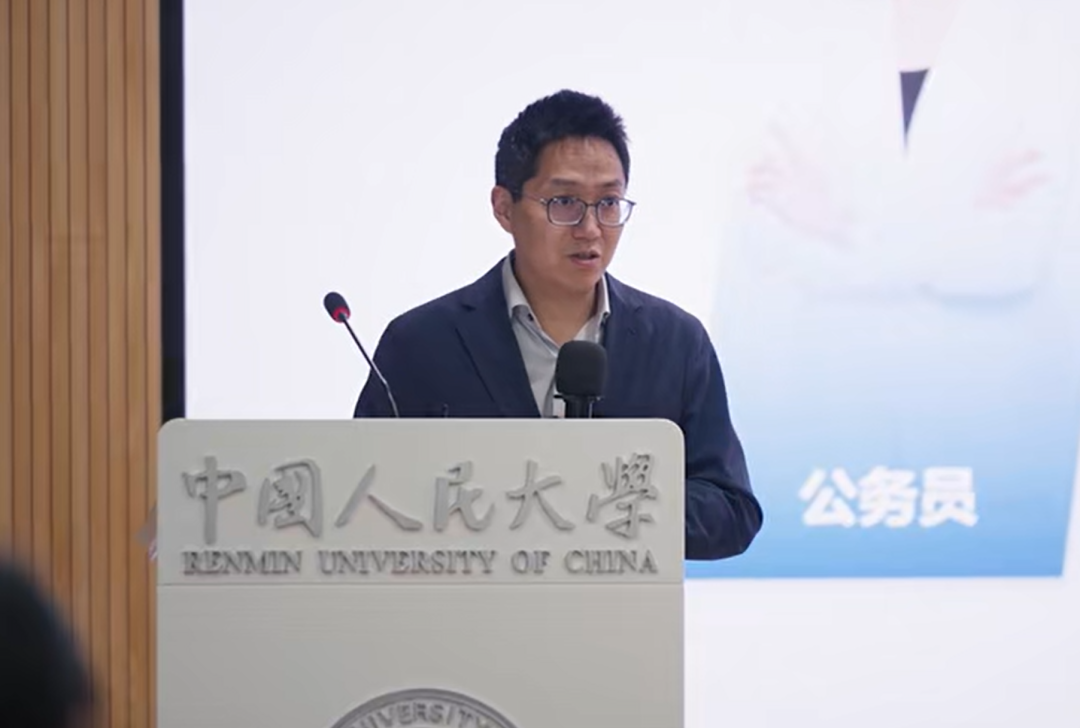 罗马诺：曼联2月就和安德雷桑托斯经纪人沟通，维韦尔了解他