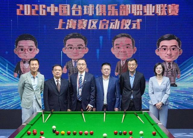 哈兰德社媒晒与全场最佳奖杯合照：有些时刻无法用言语形容